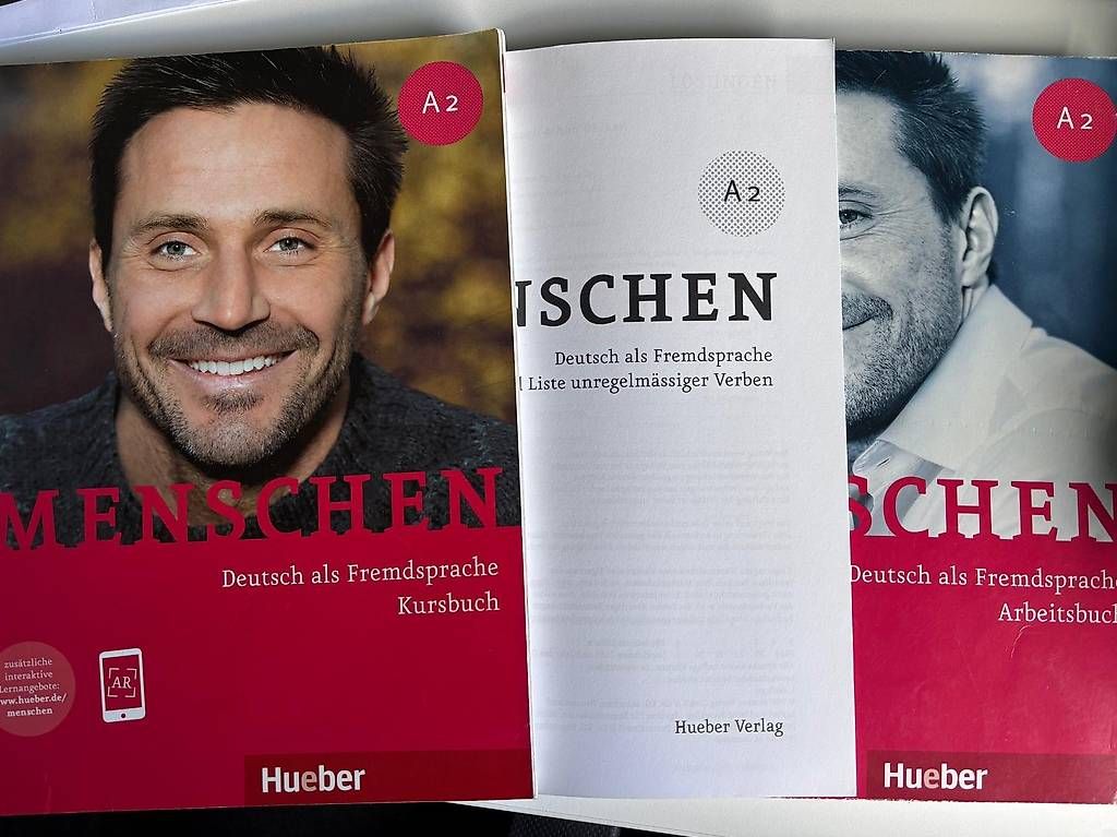 Libri: Menschen Arbeitsbuch &  Kursbuch A1& 2 – Usato da Reinach BL venduto da pko_2wgr
