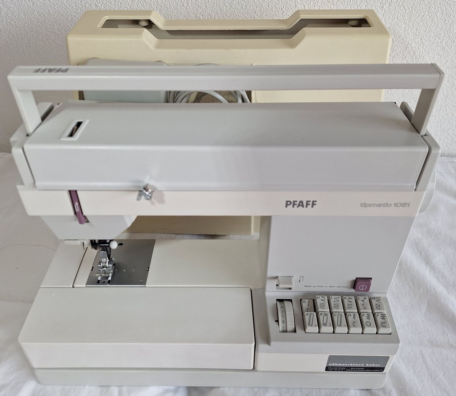 Pfaff Macchine da cucire: PFAFF Nähmaschine 1051 – Usato da Hochdorf venduto da Guidoni 2