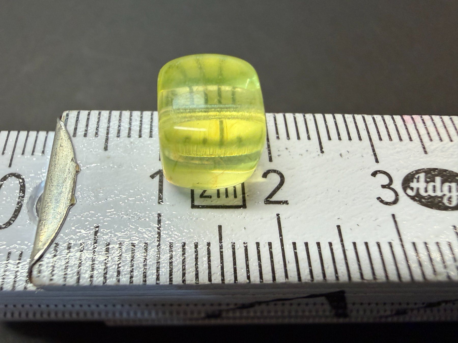 Bicchieri: Uranglas Würfel ca. 8 mm – Usato da Lützelflüh-Goldb venduto da Elementis