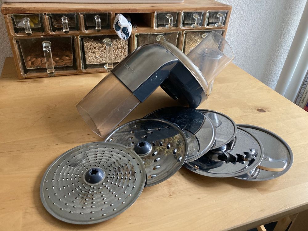 Kenwood Chef Titanium Swiss Edition mit viel Zubehör Kaufen auf Ricardo