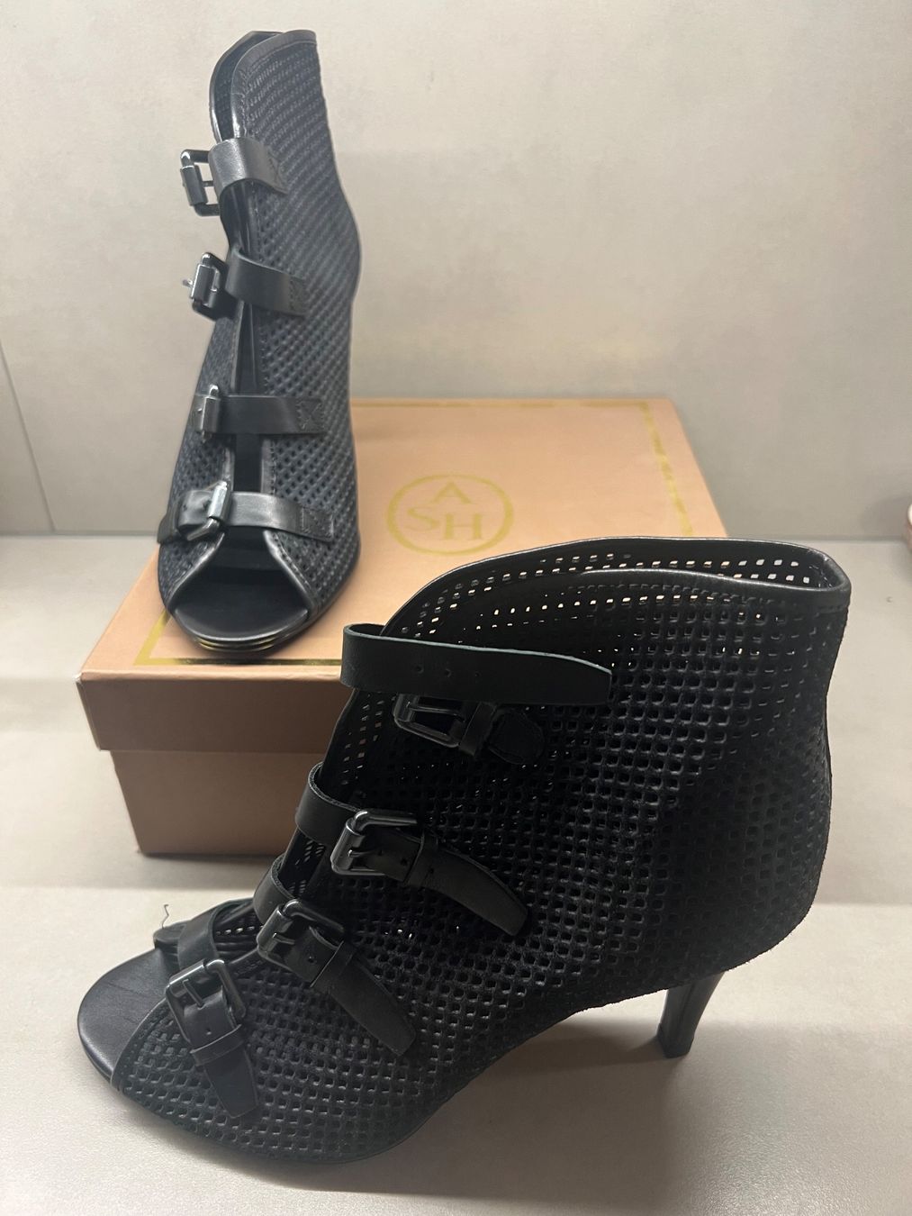 Ash Scarpe da donna: ASH Damenschuhe aus schwarzem Leder – Nuovo e nell'imballaggio originale da Zürich venduto da Bluetodio 2