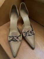 Prada Pumps Leder beige mit Kette Grösse 39.5/40