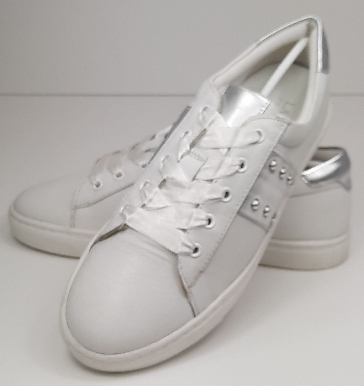 Lascana Damenschuhe: LASCANA Sneaker Schnürhalbschuh mit Perlen Gr. 37 – Neu und originalverpackt aus Seuzach von VT-Collections1 6