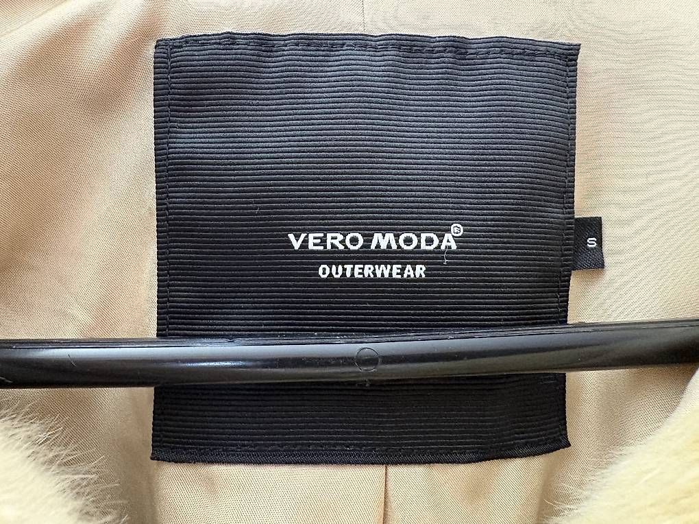 Vero Moda Giacche: Kunst-Fell Jacke Damen Große S – Usato da Thürnen venduto da Yaroc 2