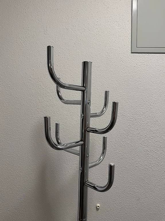 Garderobe: Garderobenständer verchromt – Gebraucht aus Schaffhausen von Moschge 1