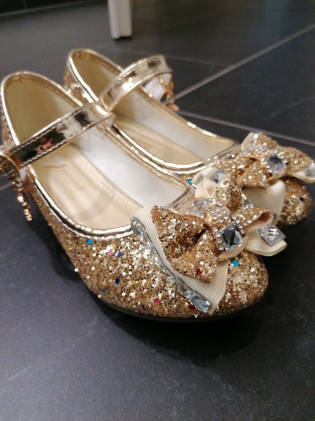 Scarpe per ragazze: Glitzerschuhe festlich  30 – Usato da Diessenhofen venduto da sabrina1204