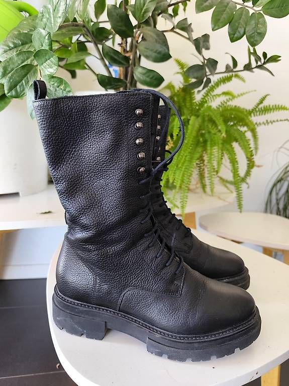 Scarpe da donna: botte en cuir noir taille 39 – Usato da La Tour-de-Trême venduto da tur_9vtf 3