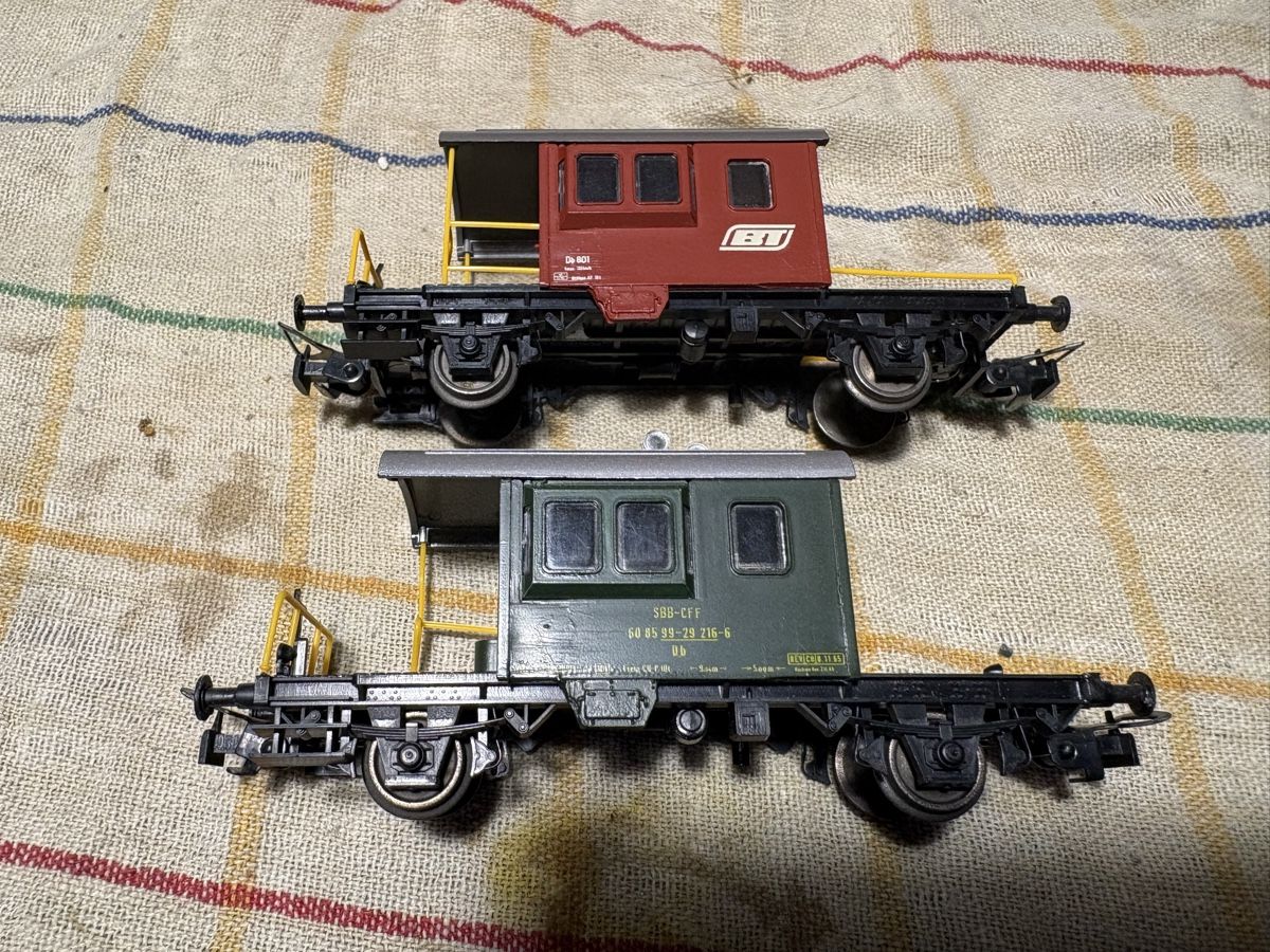 Roco Modellini di ferrovie: Roco Begleitwagen  2 Stück H0  – Usato da Balsthal venduto da hammer008