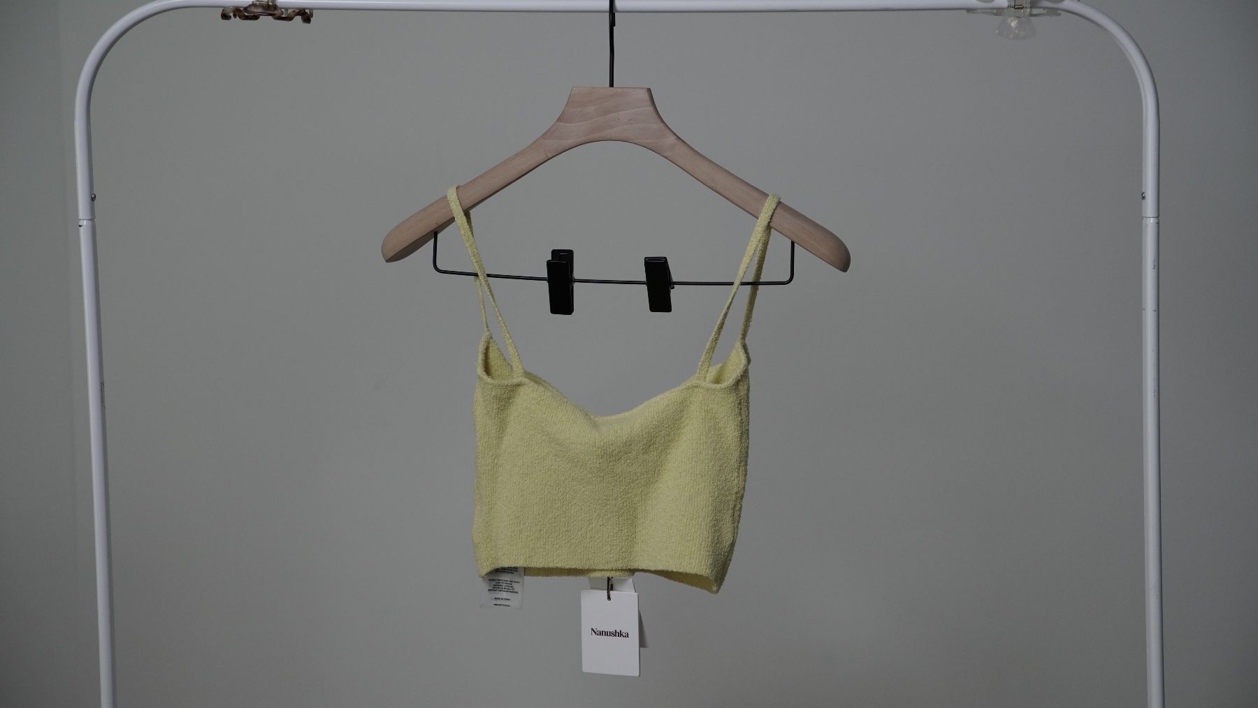 Nanushka Top: Nanushka Cropped Top Bouclé gelb – Nuovo e nell'imballaggio originale da Zürich venduto da julia_vina 6