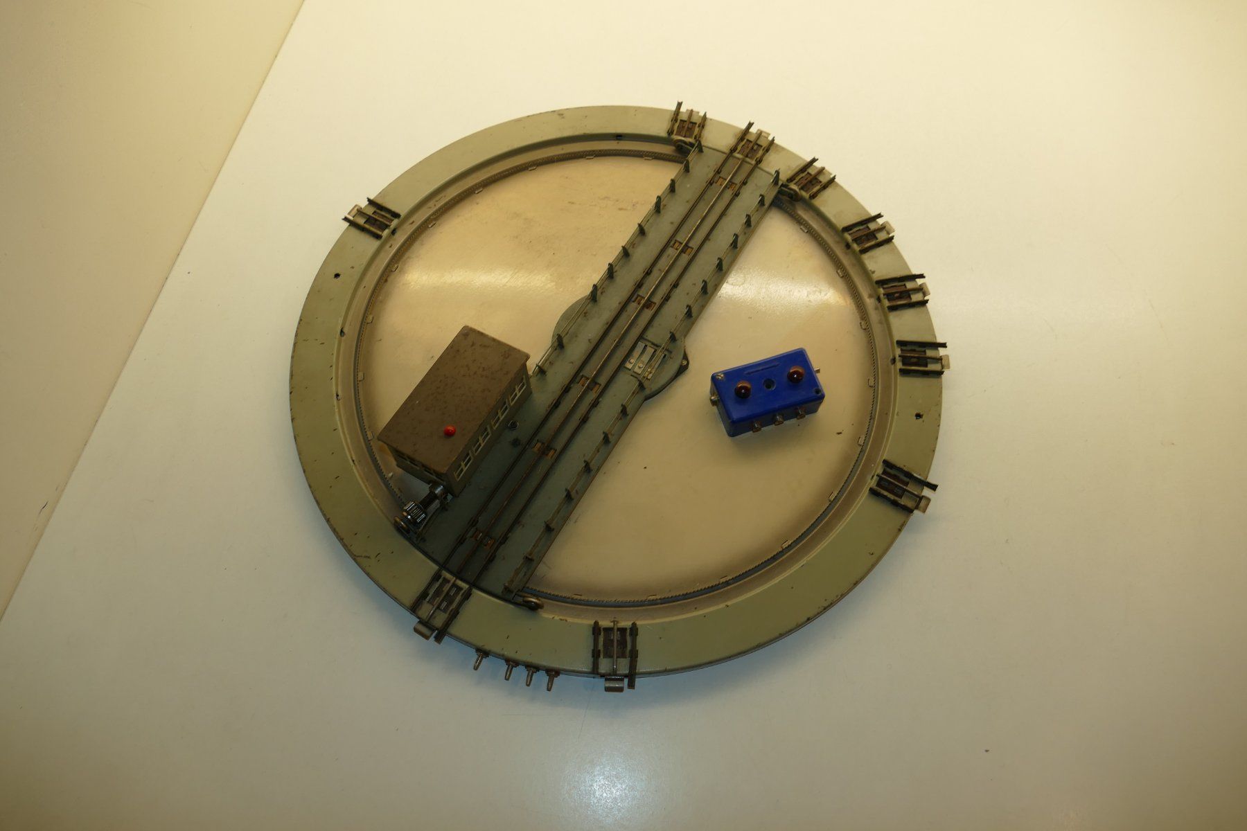 Märklin Modellini di ferrovie: Märklin H0: Drehscheiben Garnitur – Usato da Niederhasli venduto da rail-duerst
