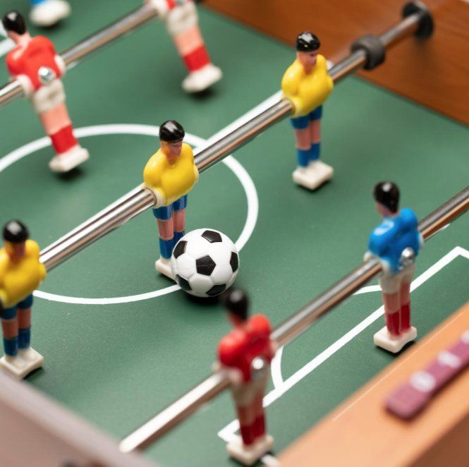 Giochi: Mini Tischkicker - kompakte Grösse, grenzenloser Spass – Nuovo e nell'imballaggio originale da Schwerzenbach venduto da tomschl 6