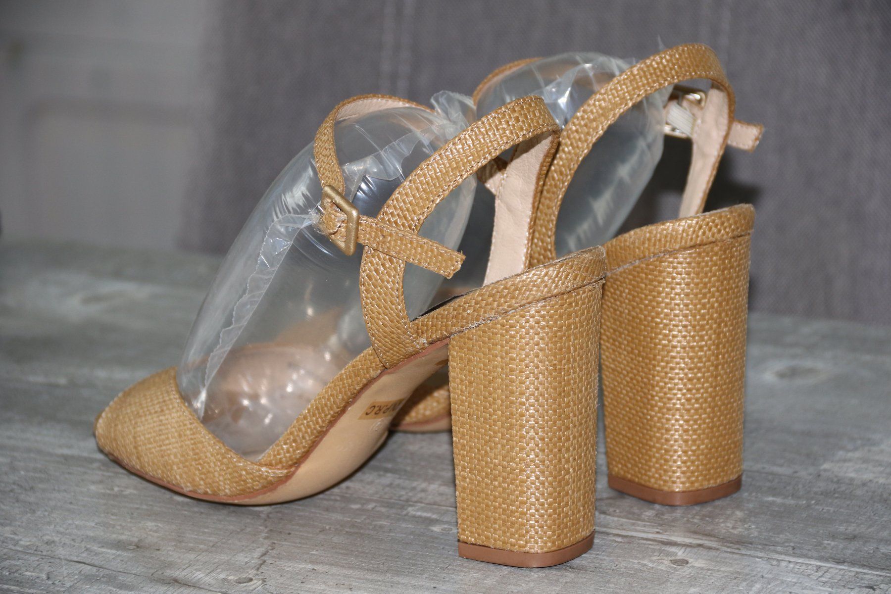 Scarpe da donna: Coole Sommerschuhe Gr.40 NEUWERTIG – Usato da Oberwil-Lieli venduto da Svetlana28 3