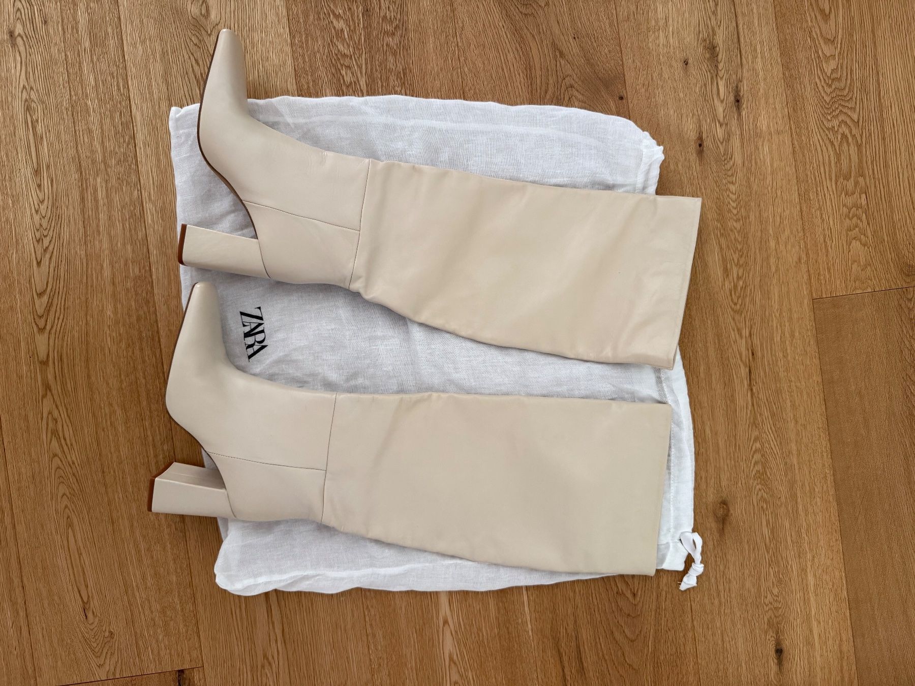 Zara Damenschuhe: Zara knee high leather boots – Gebraucht aus Männedorf von fge_tt7h