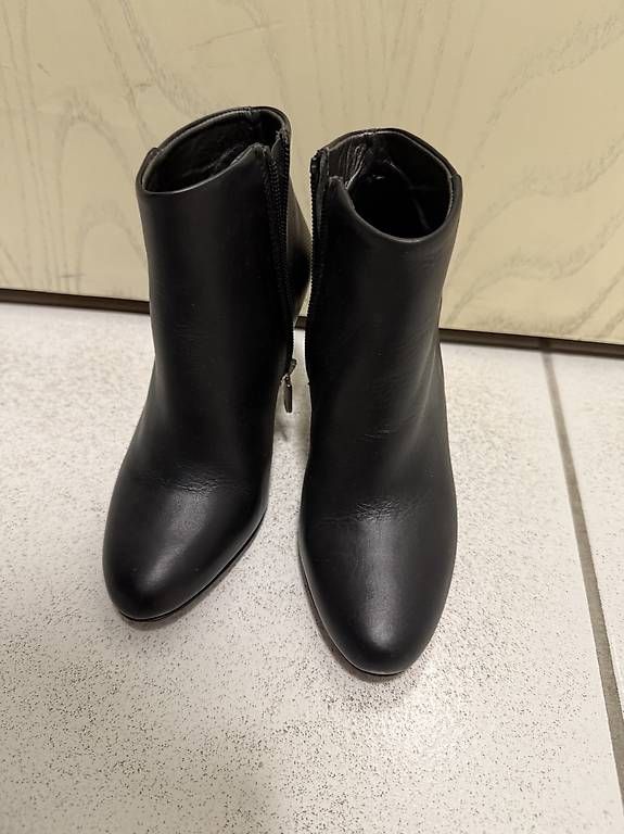 Damenschuhe: Stiefeletten Navyboot Gr. 35 – Gebraucht aus Zürich von Tevelyn
