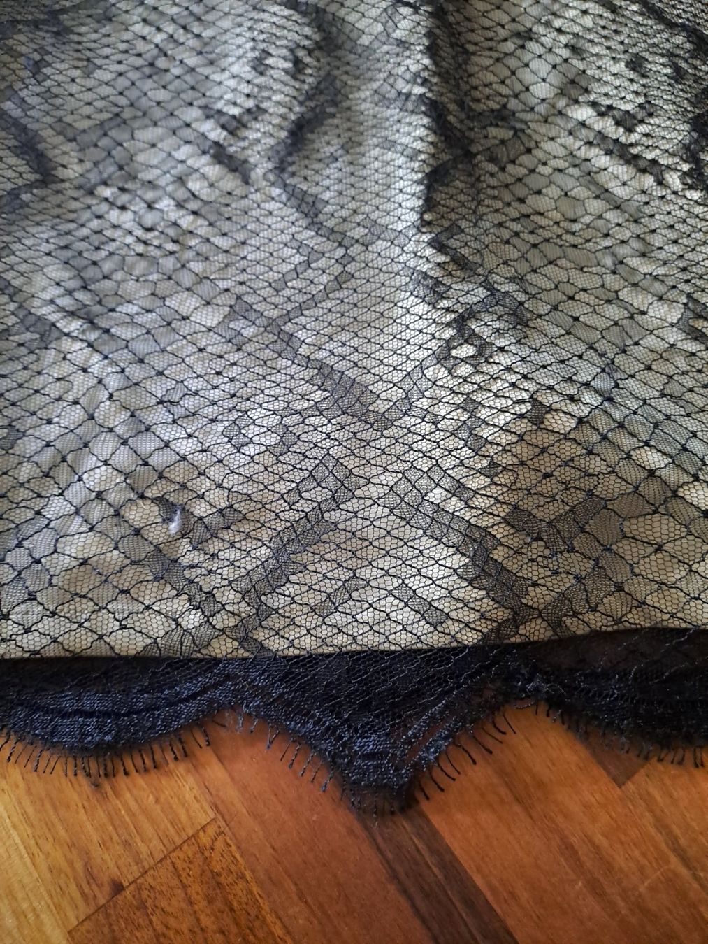 Wolford Gonne: Wolford Spitzenrock Gr.34 – Usato da Emdthal venduto da kasira 2