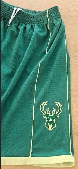 Pantaloni: Short NBA Milwaukee Bucks - taille M-L – Usato da etoy venduto da Vinyle-is-back.com 1
