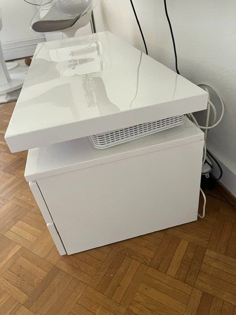 Mobili TV: TV Möbel mit Glastablar – Usato da Zürich venduto da Wookiee 2