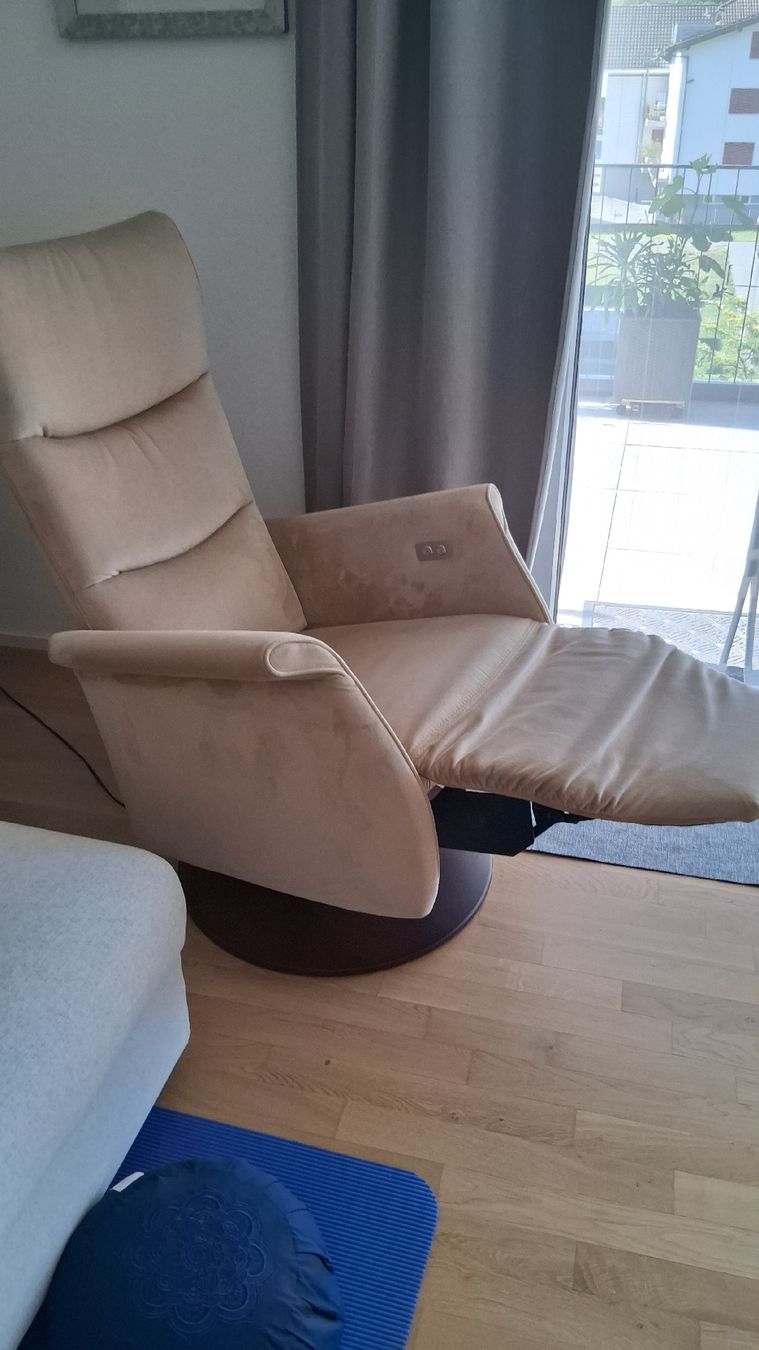 Poltrone: Multifunktions-Relaxsessel beige sehr gut erhalten  – Nuovo (secondo la descrizione) da Schachen LU venduto da Brocki6105Schachen 3