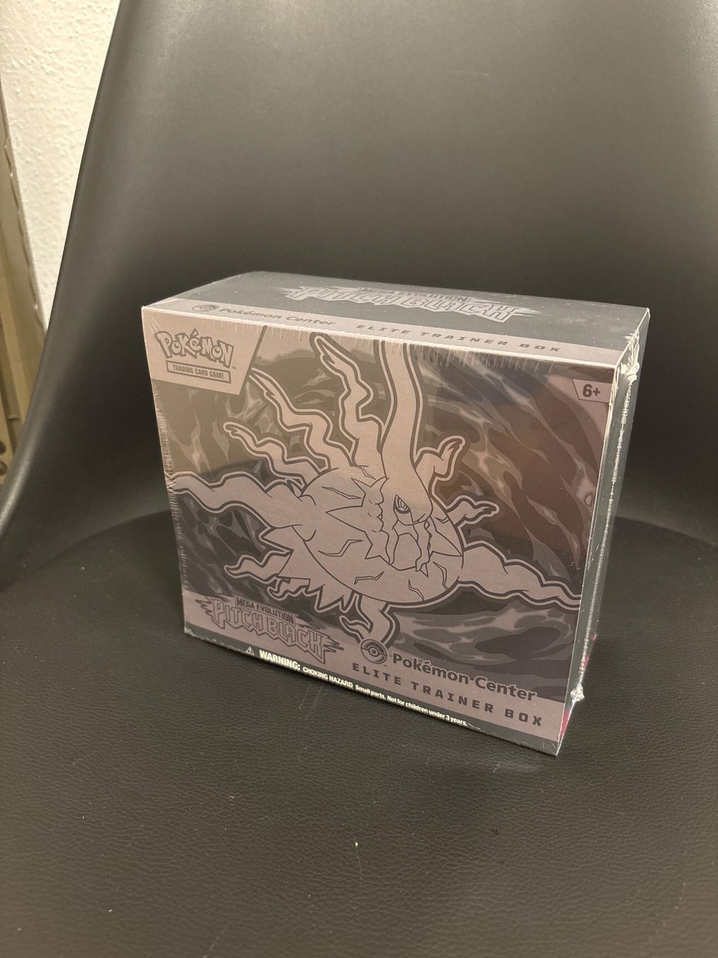 Pokémon Sammelbilder & Trading cards: Elite Trainer Box Pokémon Center Pitch Black – Neu und originalverpackt aus Massagno von Gametrader00