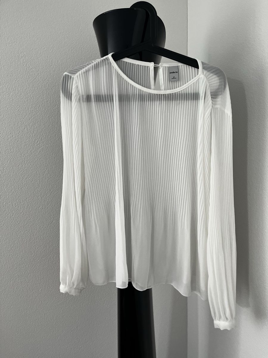 Blusen: Bluse weiss Gr. M – Neu (gemäss Beschreibung) aus Hinwil von dire07