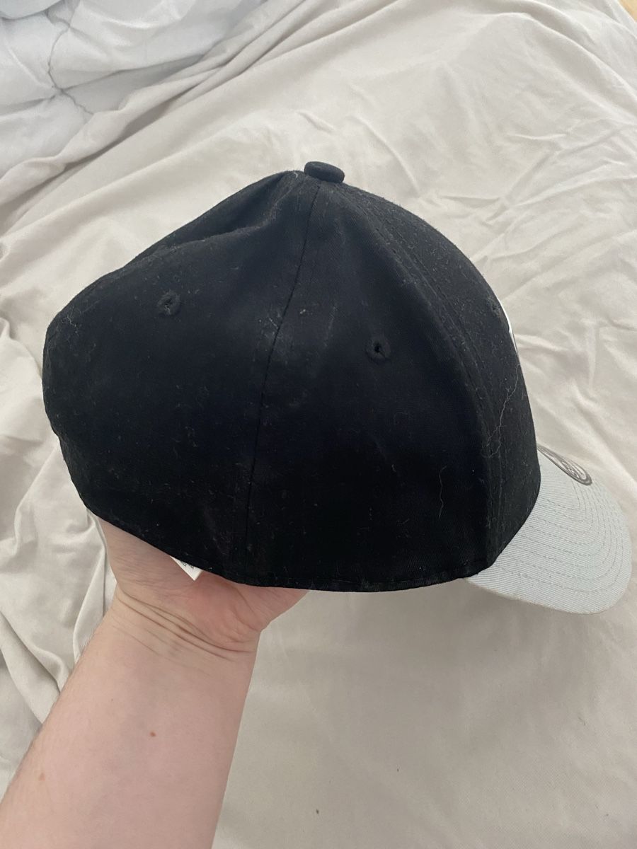 New Era Copricapi, berretti & cappellini: New Era Raiders Cap Gr. S/M schwarz/grau – Nuovo (secondo la descrizione) da Ebikon venduto da Ecnerolf. 1