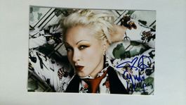 Cindy Lauper, Original Autogramm auf Foto in Farbe