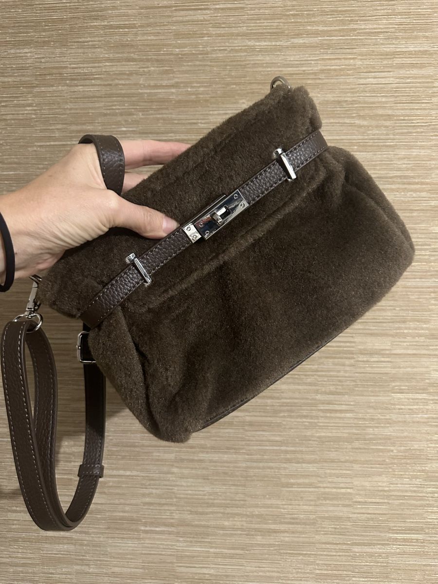 Taschen für Damen: Tasche Webpelz - neu – Neu (gemäss Beschreibung) aus Diepoldsau von Soleil0425