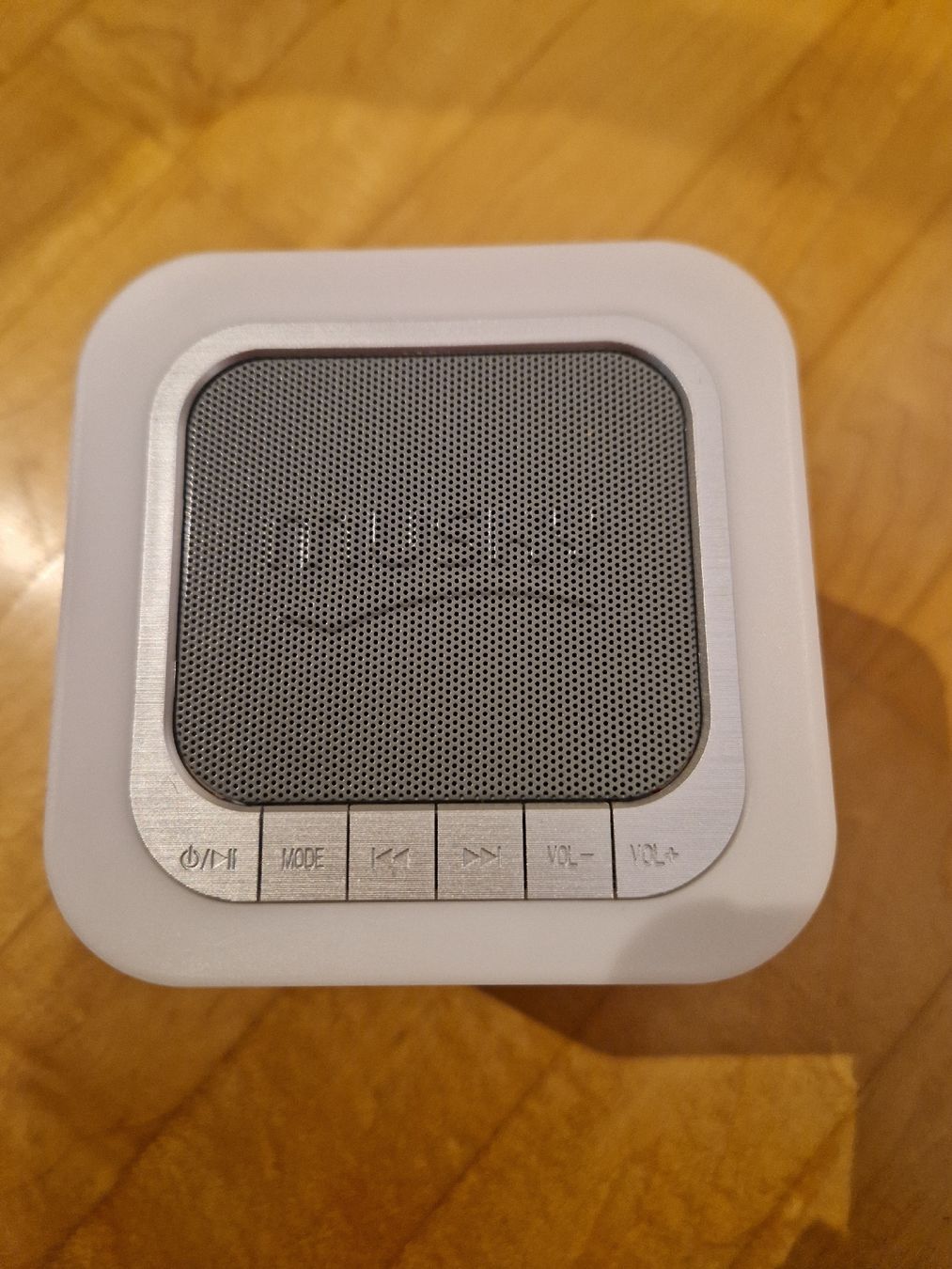 Sveglie: Bluetooth-Wecker mit LED-Licht & Lautsprecher   – Usato da Vaz/Obervaz venduto da sal_dql8