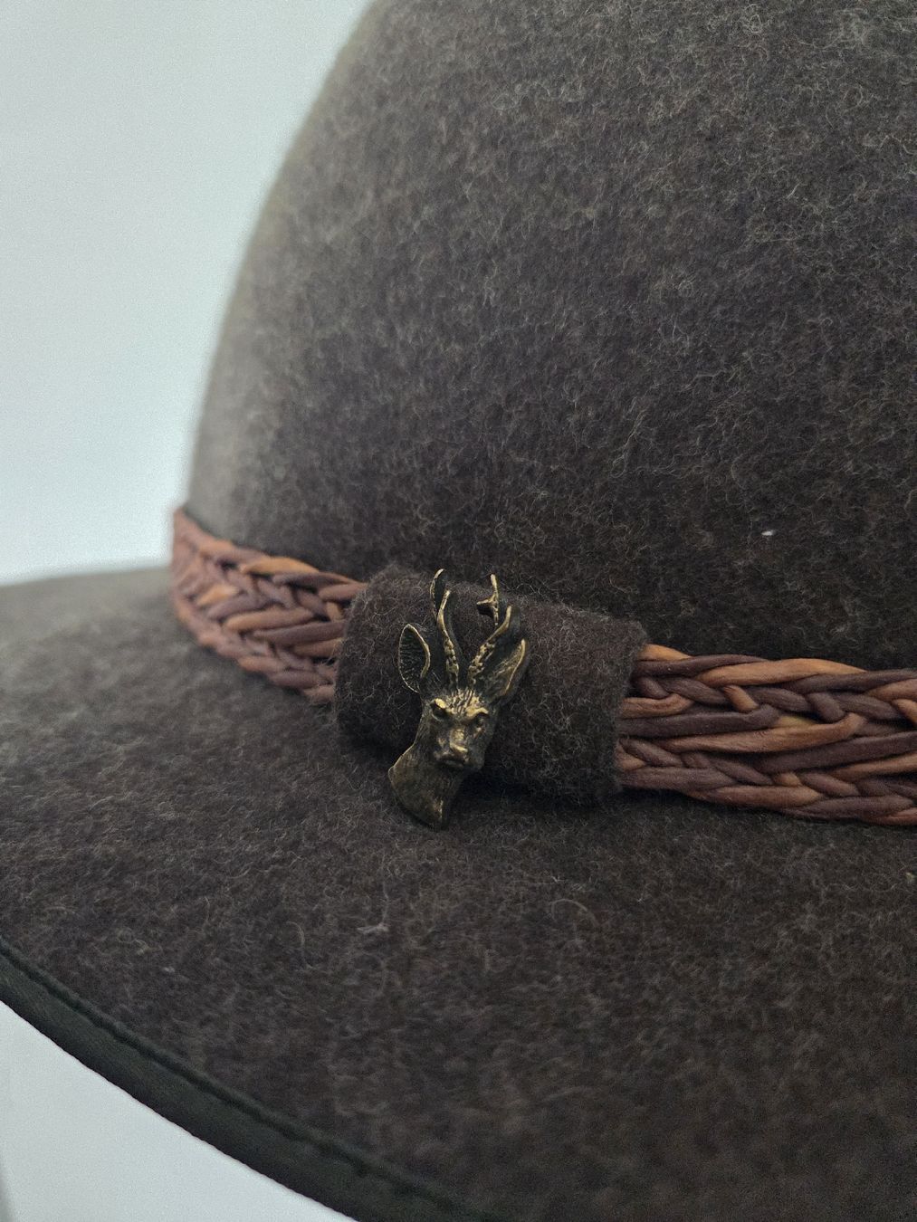 Copricapi, berretti & cappellini: Original Wild & Wald Filzhut mit Hirsch-Emblem – Usato da Derendingen venduto da kar_kwm8