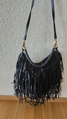 Handtasche schwarz, Leder mit Fransen, guter Zustand