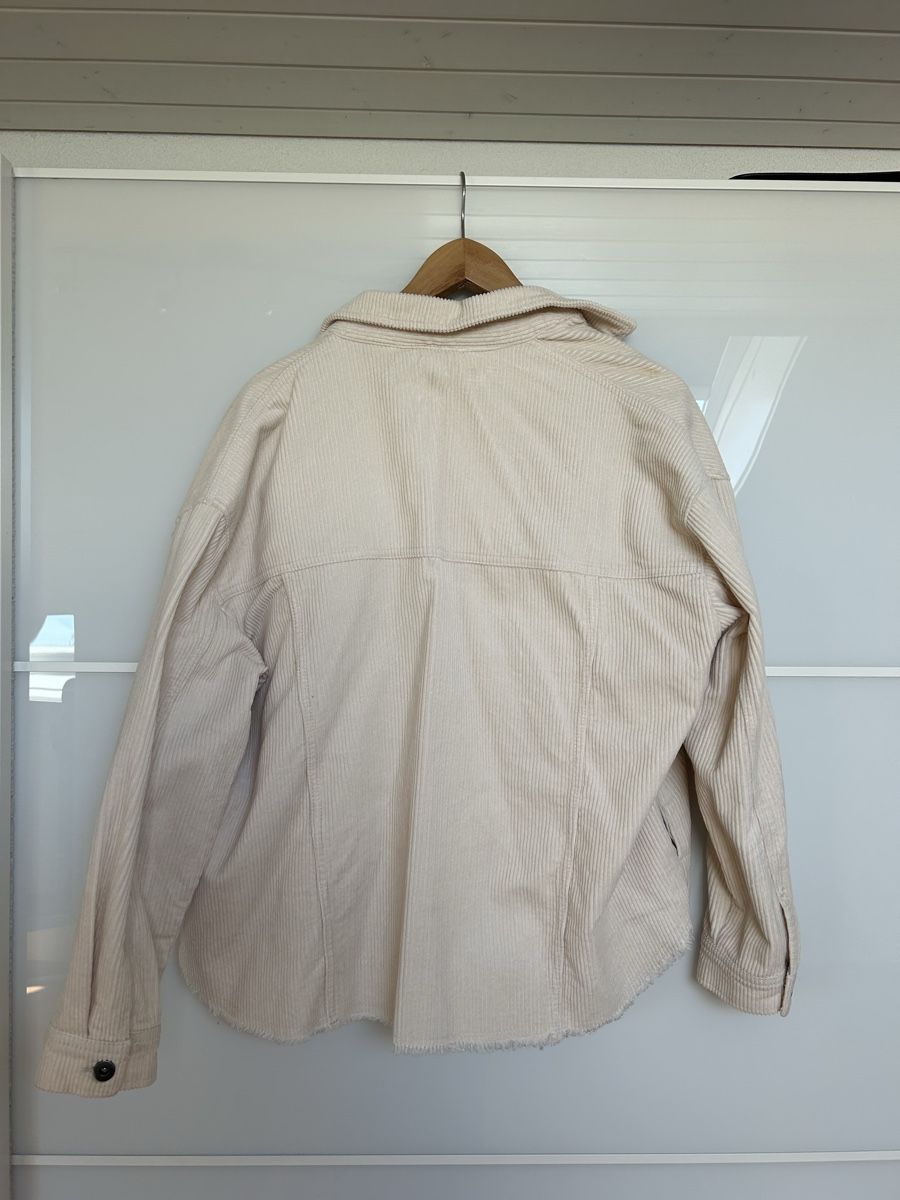 Zara Jacken: Zara leichte Jacke weiss/creme, Grösse M – Gebraucht aus Erlen von nin_b8c6 2