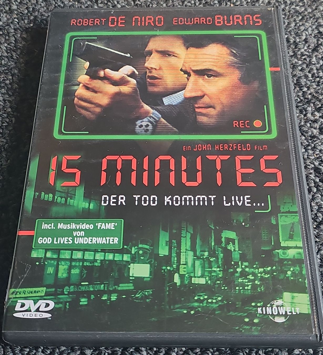 Alle DVDs: 15 Minuten (22208) – Gebraucht aus Ruswil von jan_bxl5
