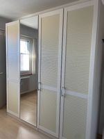 grosser 4-Türiger Schrank zu verkaufen