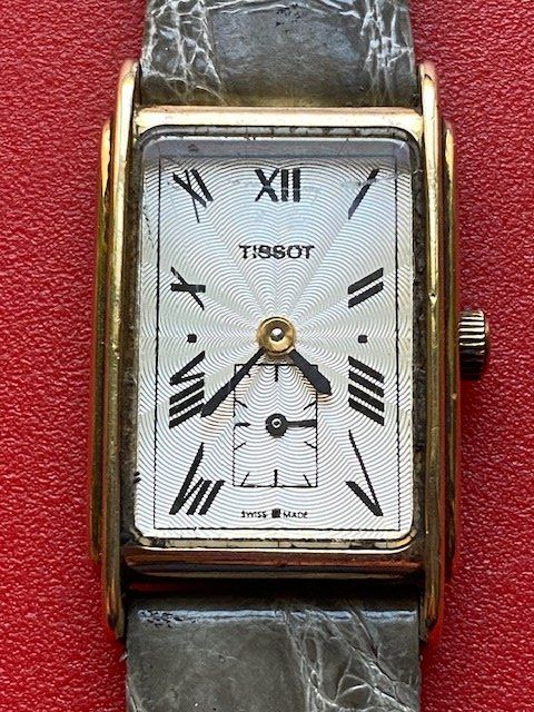 Tissot vintage rectangulaire, femme, fonctionne bien! (D'occasion) à La ...