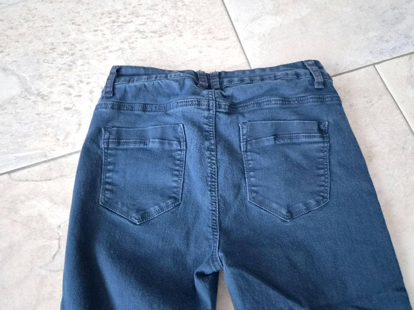 Pantalons: dunkelblaue Caprijeans, Grösse 38, Chicorée  – D'occasion à Niederrohrdorf par Miripfiri 3
