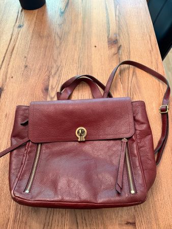 Fossilledertasche und Rucksack in einem
