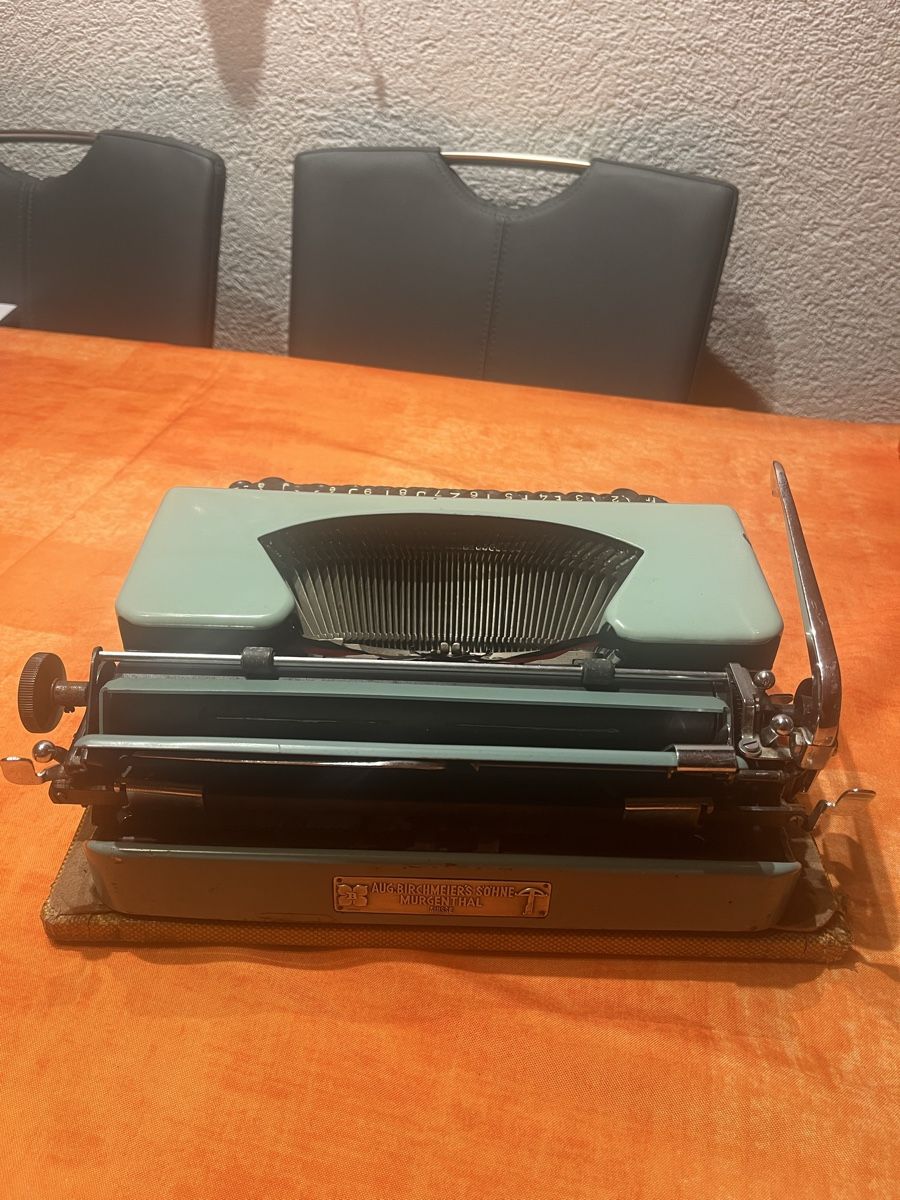 Macchine da scrivere: Swissa Junior Schreibmaschine antik – Usato da Roggwil BE venduto da IsoNice88 5