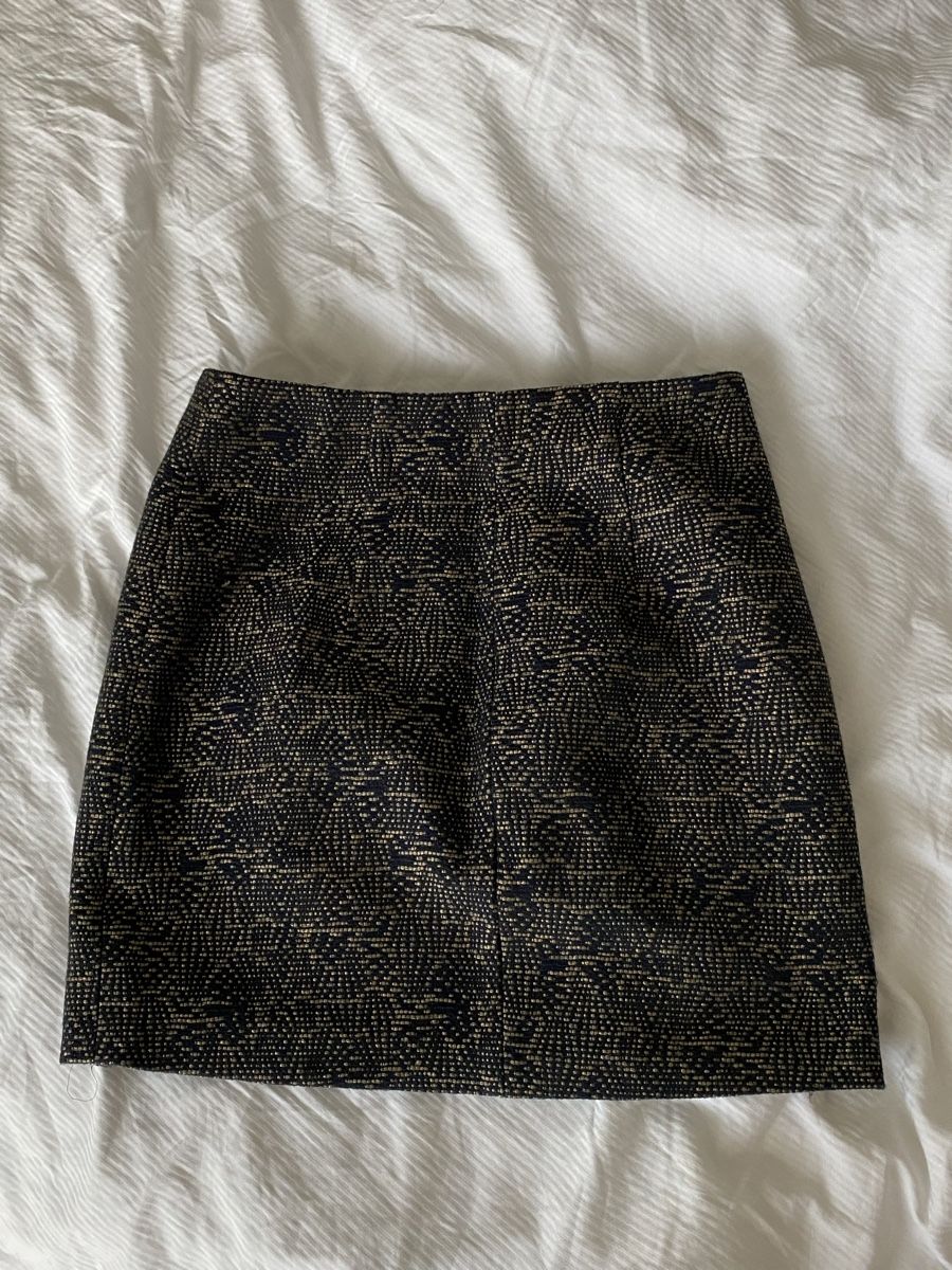 Gonne: Elegant I CODE skirt, size 36, gold details – Nuovo (secondo la descrizione) da Vesenaz venduto da nat_mq8l 1