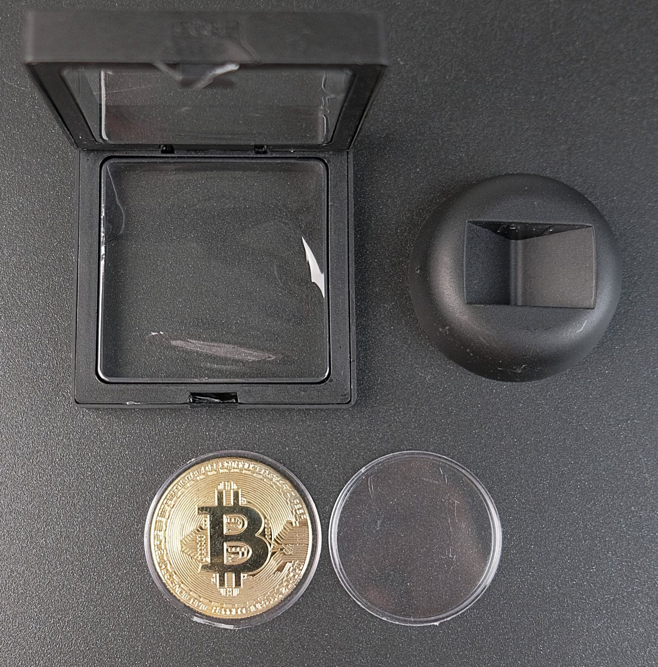 Tutti le monete: Schwebende Bitcoin Münze mit Vitrine und Box – Usato da Volketswil venduto da brockipfannenstil 6
