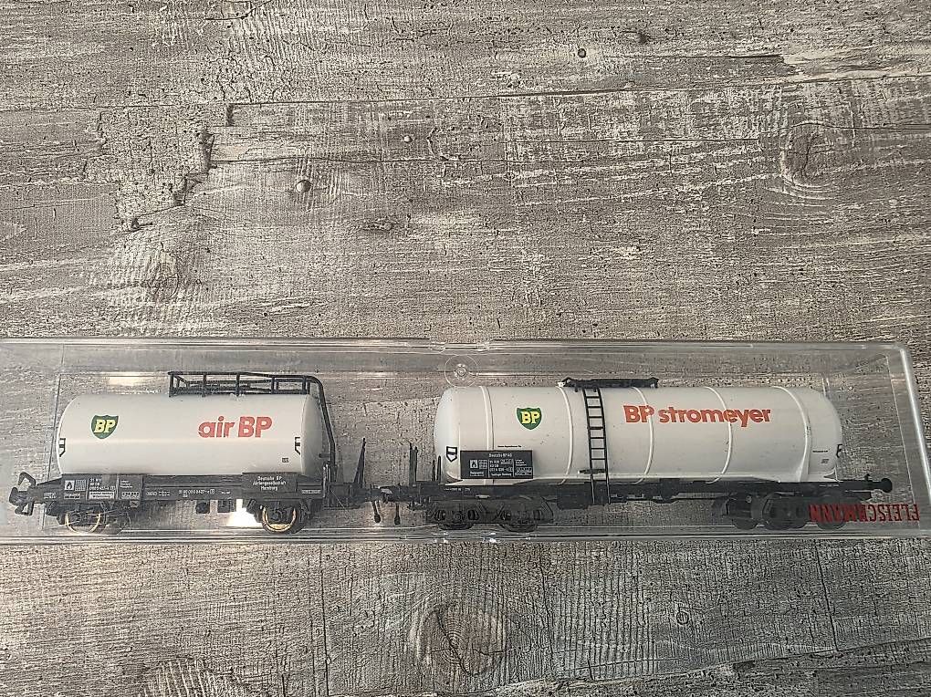Modellini di ferrovie: Fleischmann H0 5474  "BP Stromeyer" 077 4 526-6 DB – Usato da Oberweningen venduto da Kneubuehl-anatol