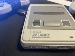 Super Nintendo Classic Mini SNES + 2 Controller