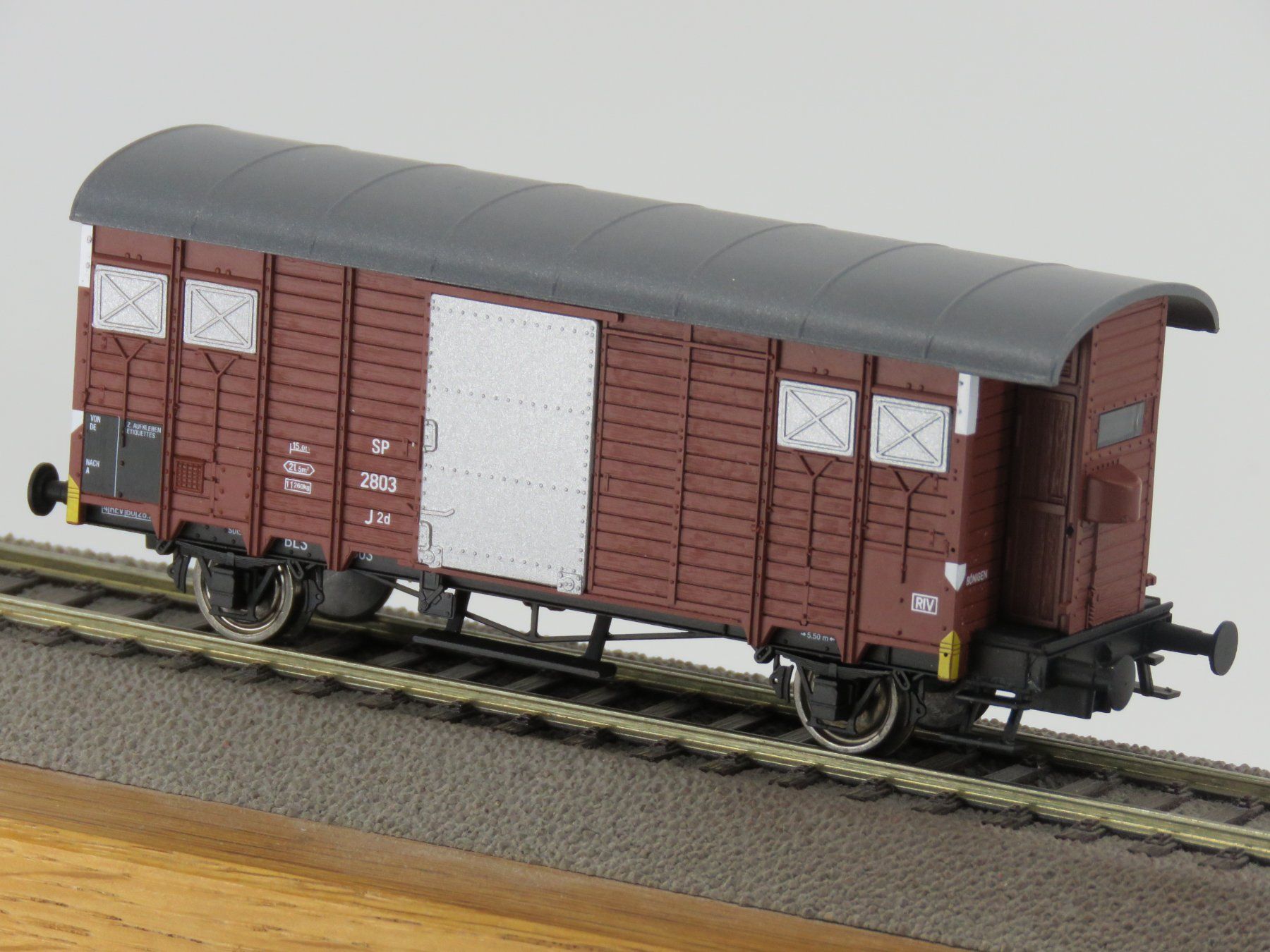 Aku Modellini di ferrovie: Ged. Güterwagen BLS mit Bremserhaus – Nuovo e nell'imballaggio originale da untersiggenthal venduto da Ssasdfghjkl