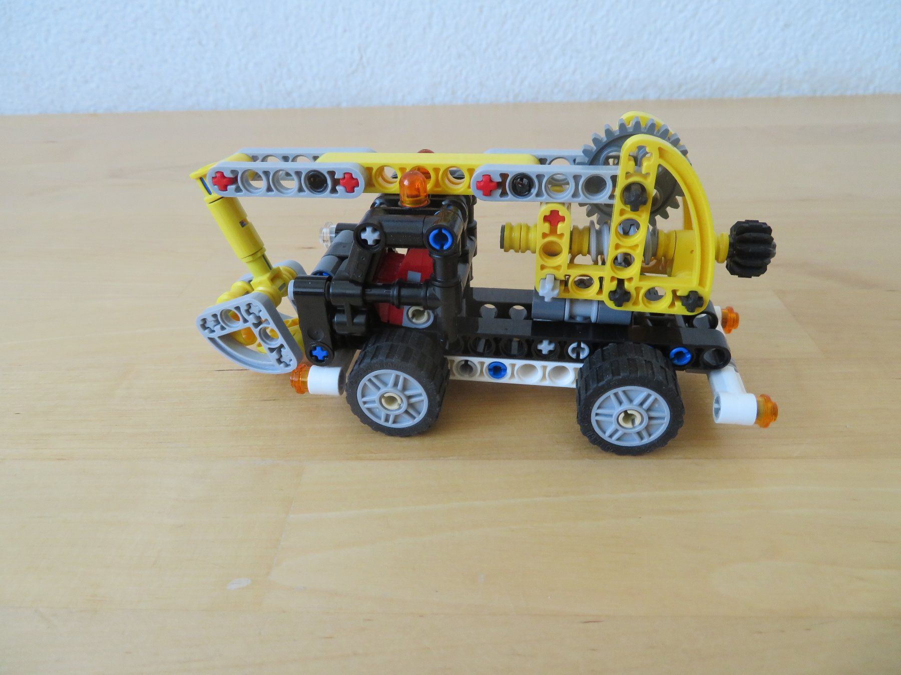 Lego Spielzeuge: LEGO Technic 42031 – Gebraucht aus Zürich von piroma 1