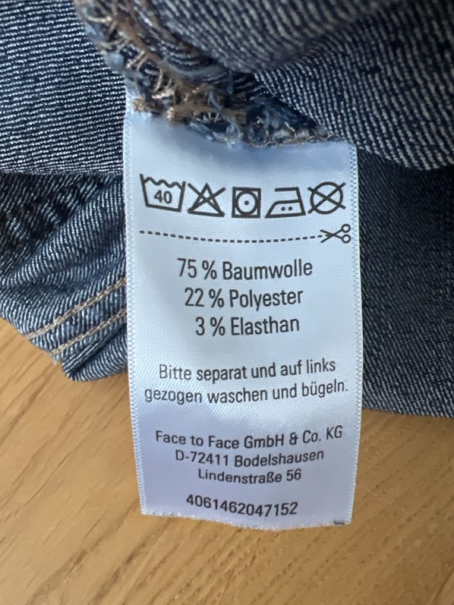 Pantaloni: Jeans Kinder dunkelblau Grösse 98/104 – Usato da Recherswil venduto da ch0_y9gb 4