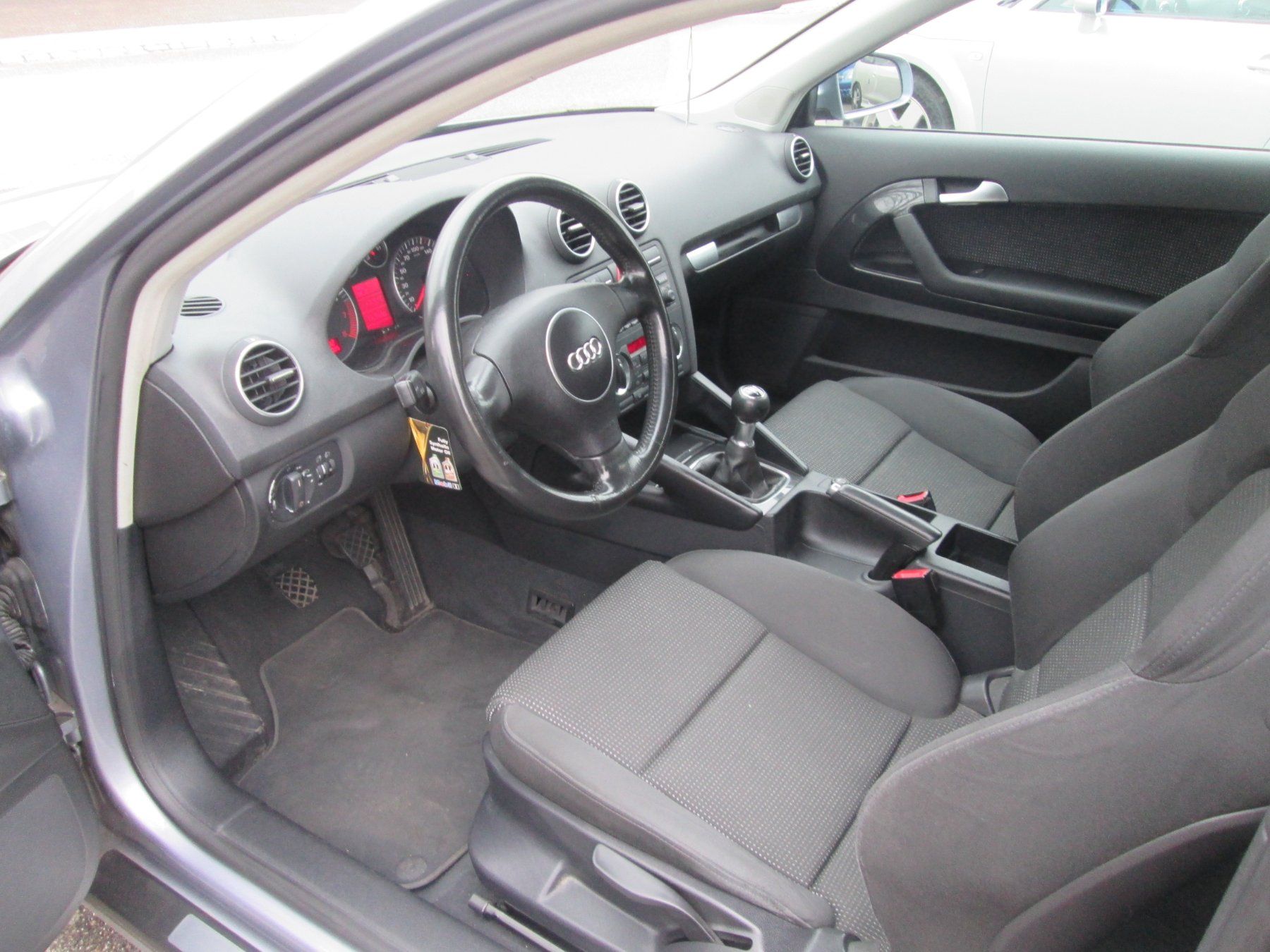 Audi Automobili: Audi A3 2.0 FSI – Usato da Laufen venduto da Garage-Straumann 4