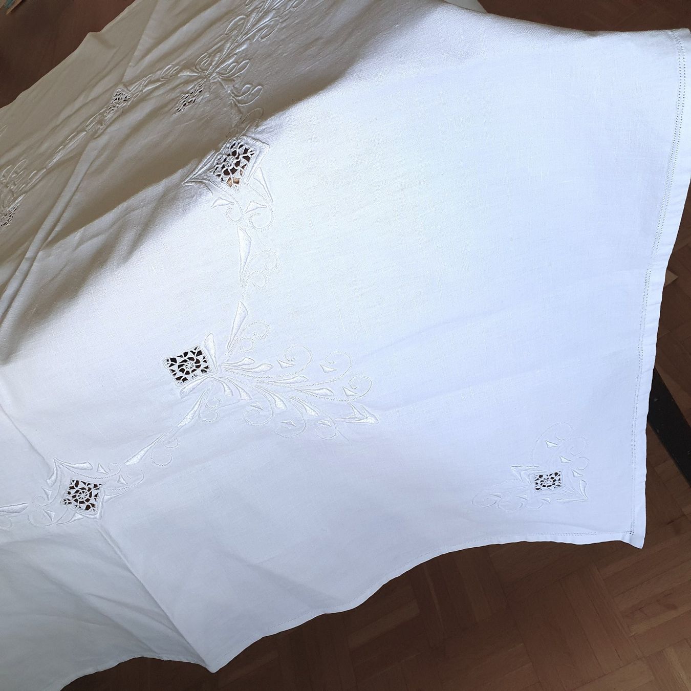 Sonstige Tischwäsche: Ancienne nappe carrée, 98 x 105 cm – Gebraucht aus Lausanne von venise001