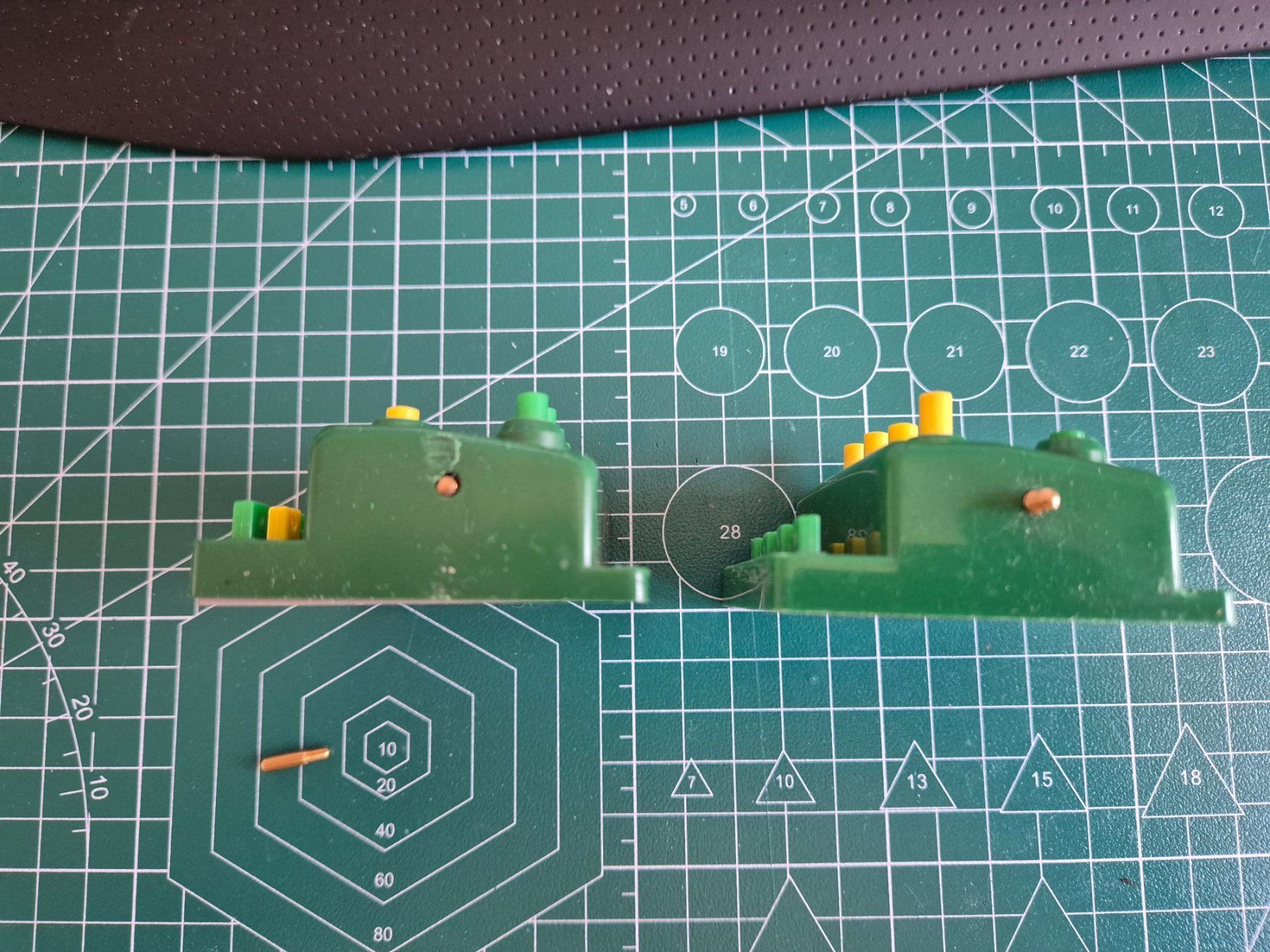 Trix Trains électriques: Trix Doppelfunktionsschalter Gelb und Grün – D'occasion à Hendschiken par Mistkratzerlie 1