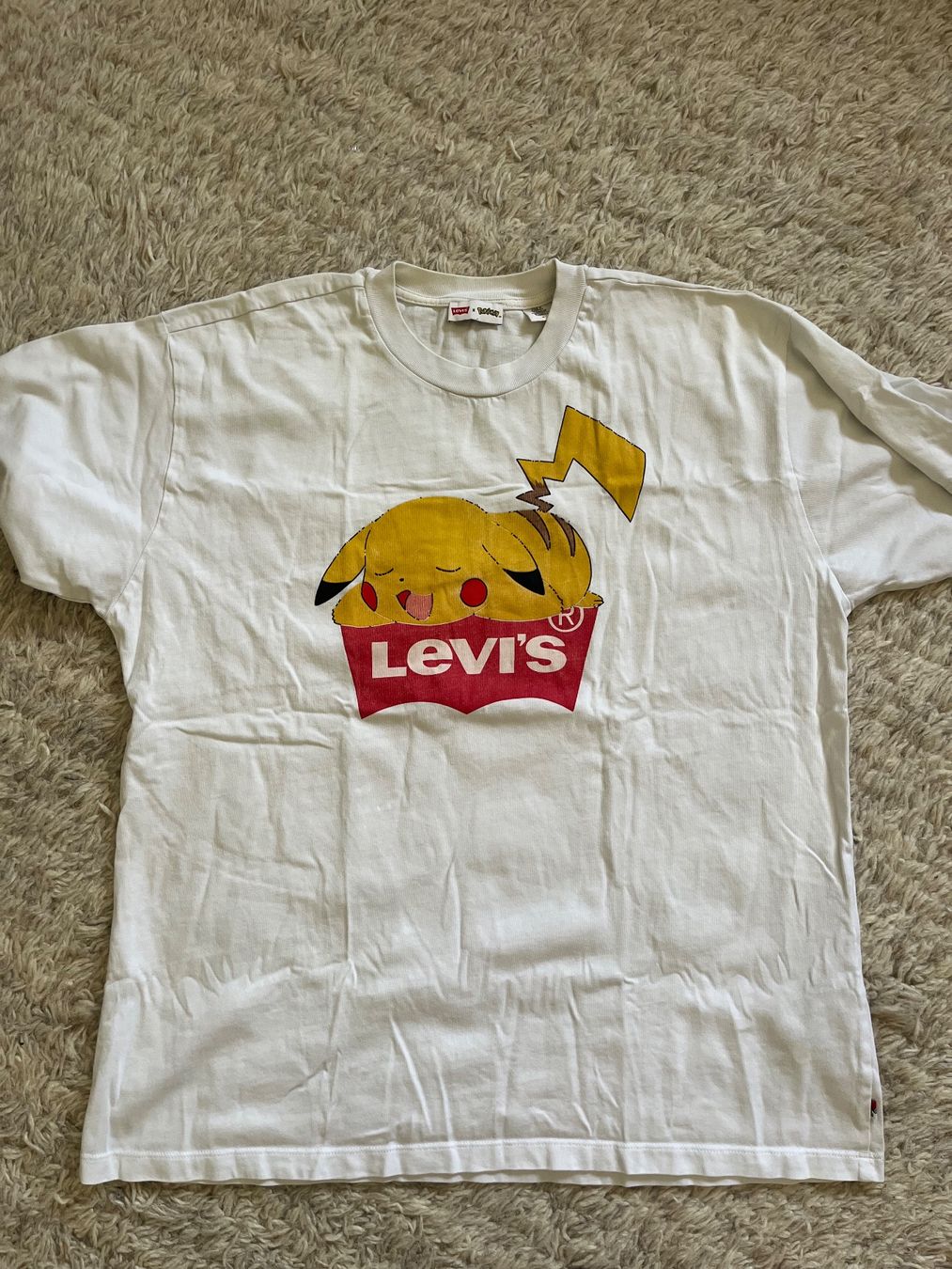 Levi's T-shirt: T-Shirt Levis x Pokemon Gr. M oversized – Usato da Utzenstorf venduto da Ismaele 2