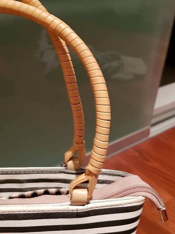 Taschen für Damen: Trendige HANDTASCHE – Gebraucht aus Kehrsiten von Mchopard 1