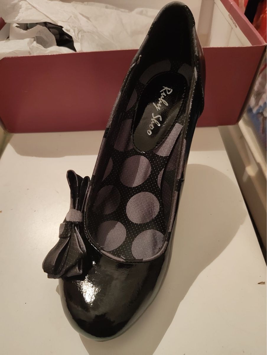 Damenschuhe: Ruby Shoo Pumps schwarz Lackleder mit Schleife Grösse 37 – Neu (gemäss Beschreibung) aus Zürich von tos_mht7